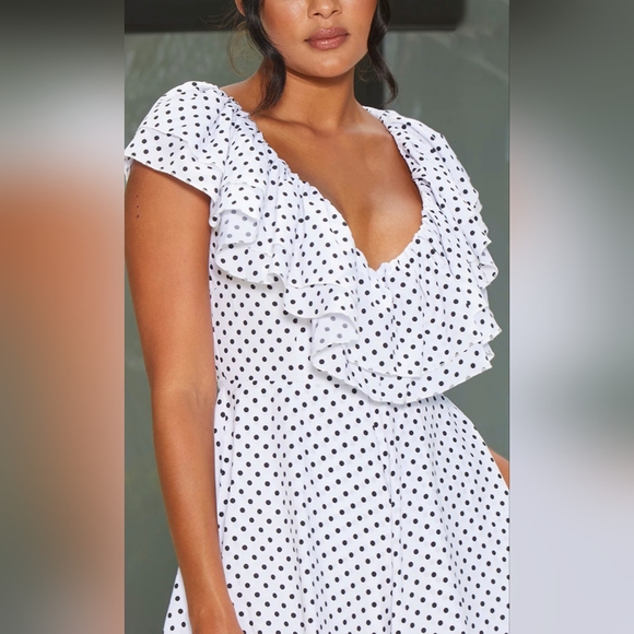 Pretty Little Thing Polka Dot Ruffle Playsuit Size 0 - Picture 2 of 6